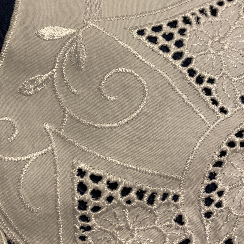 Embroidered collar - Picture 2 of 5